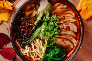 RAMEN Z KACZKĄ